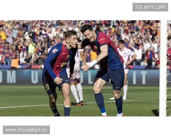 莱万 vs 克洛泽:顶级中锋的进球效率与战术角色对比 莱万 vs 克洛泽:顶级中锋的进球效率与战术角色对比