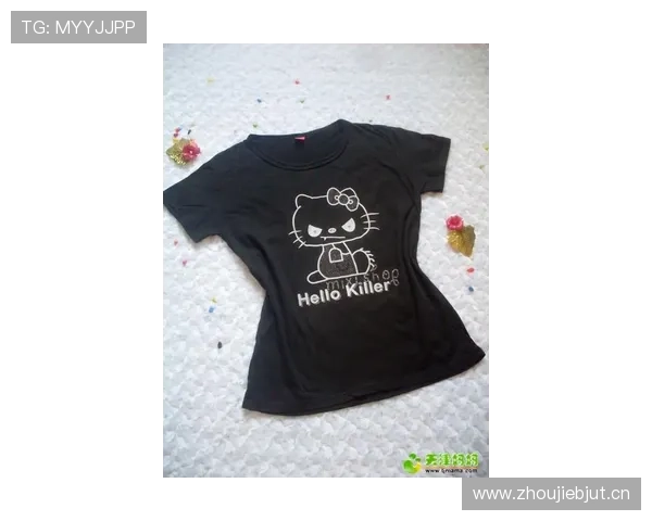 巴洛特利今天又穿着T恤出门，跟比赛场上那呆板模样完全两个世界！